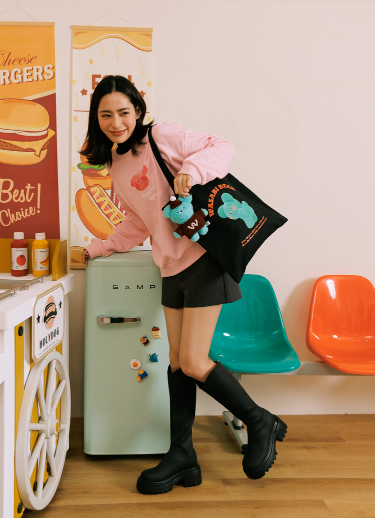 Grace Gift 平價女鞋 Wasabi Bear 聯名 芥末熊 印花帆布包 正紅色 實拍圖