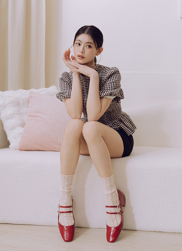 GraceGift平價女鞋 時尚秀場 方圓頭 瑪黑穿搭小花扣環雙帶中跟瑪莉珍鞋 正紅色