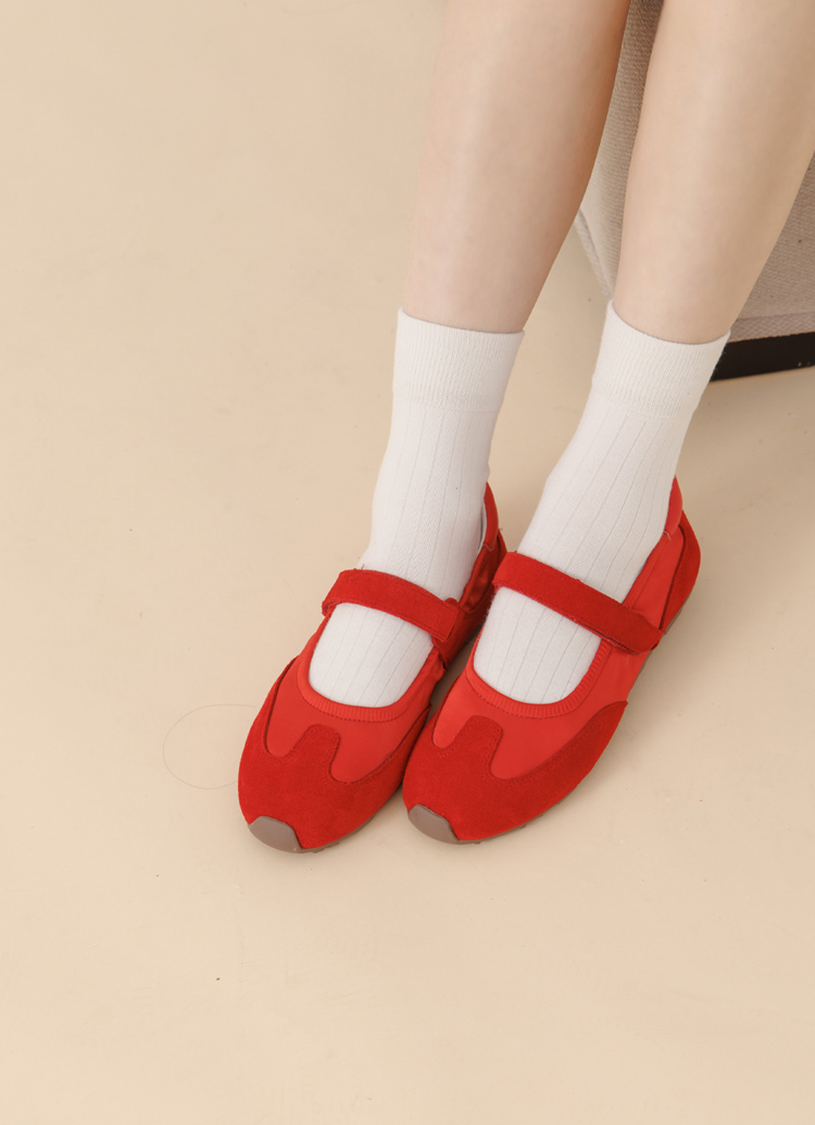 GraceGift平價女鞋 輕盈芭蕾 緞面拚接 芭蕾舞運動鞋 紅色