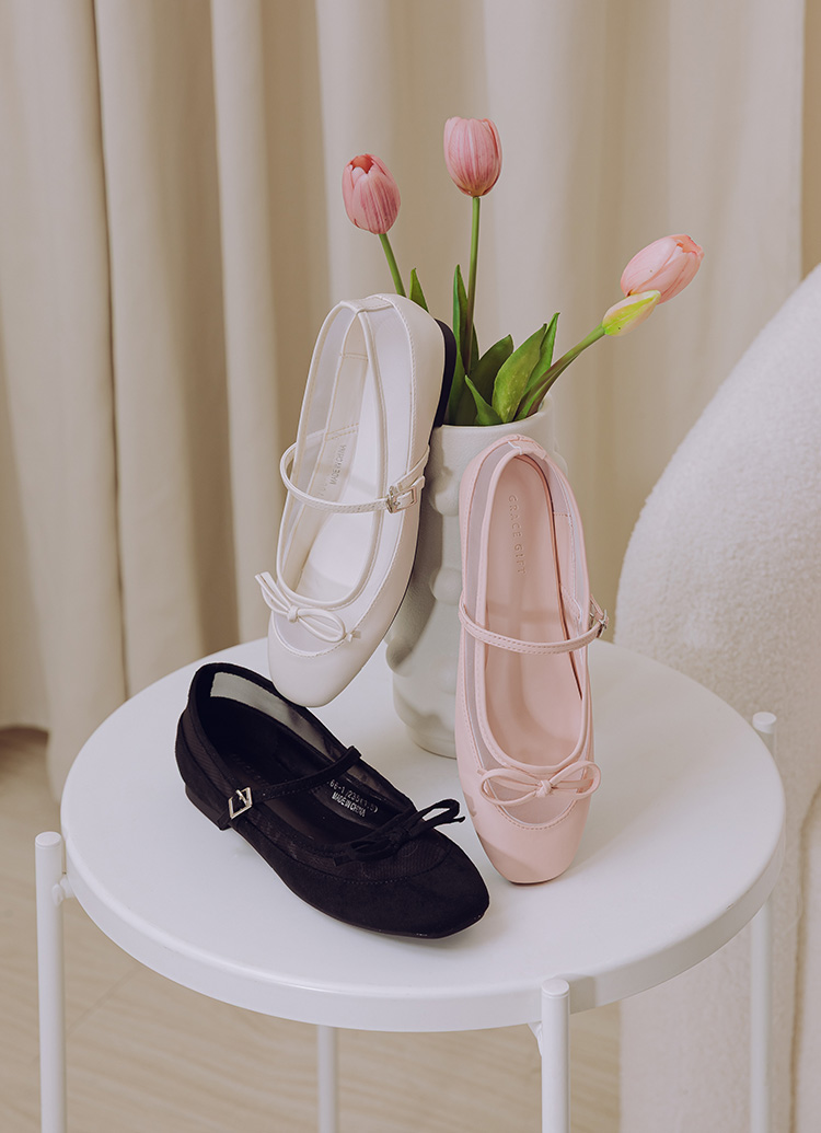 GraceGift平價女鞋 時尚秀場 方圓頭 復古芭比網紗拼接芭蕾平底瑪莉珍鞋  米白色