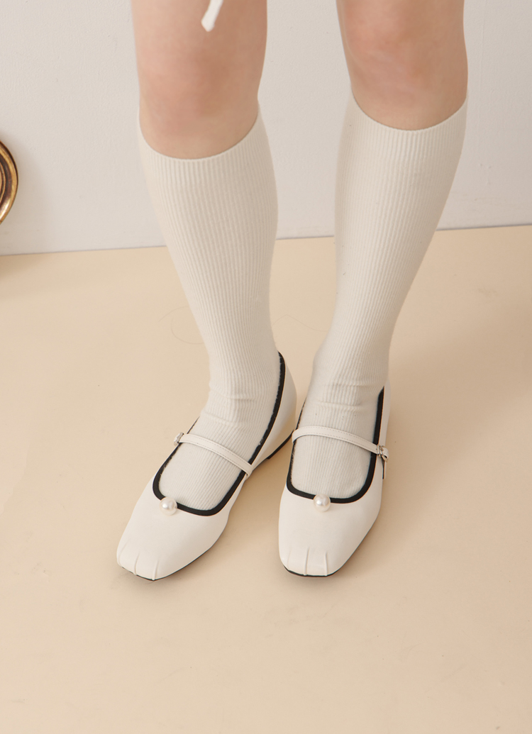 GraceGift平價女鞋 簡約珍珠 方頭撞色 內增高 瑪莉珍鞋 白色