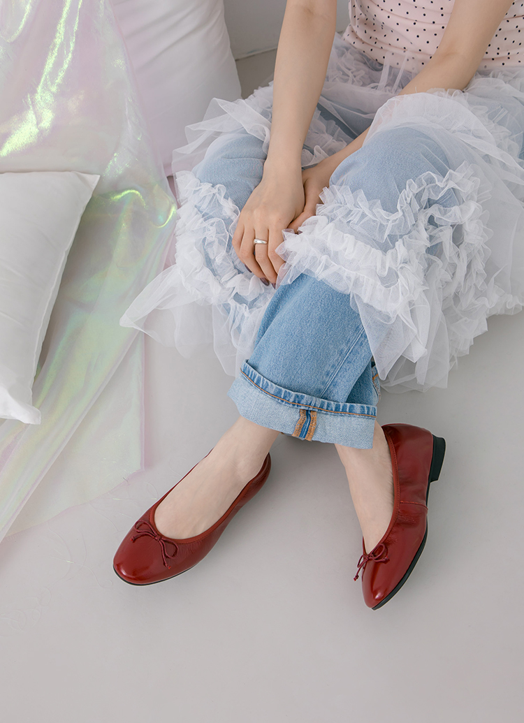GraceGift平價女鞋 時尚秀場 圓頭 法式訂製全真皮鞋墊芭蕾平底娃娃鞋 酒紅漆色