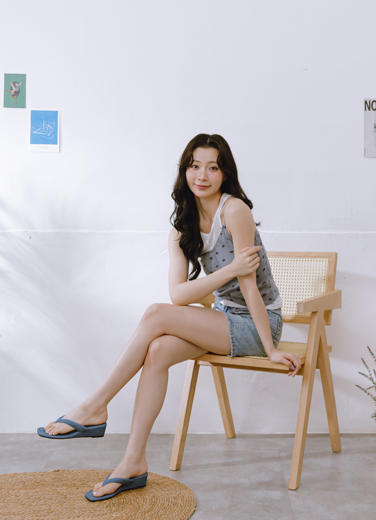 GraceGift 平價女鞋 時尚秀場 方頭 韓系慵懶人字中跟拖鞋 牛仔