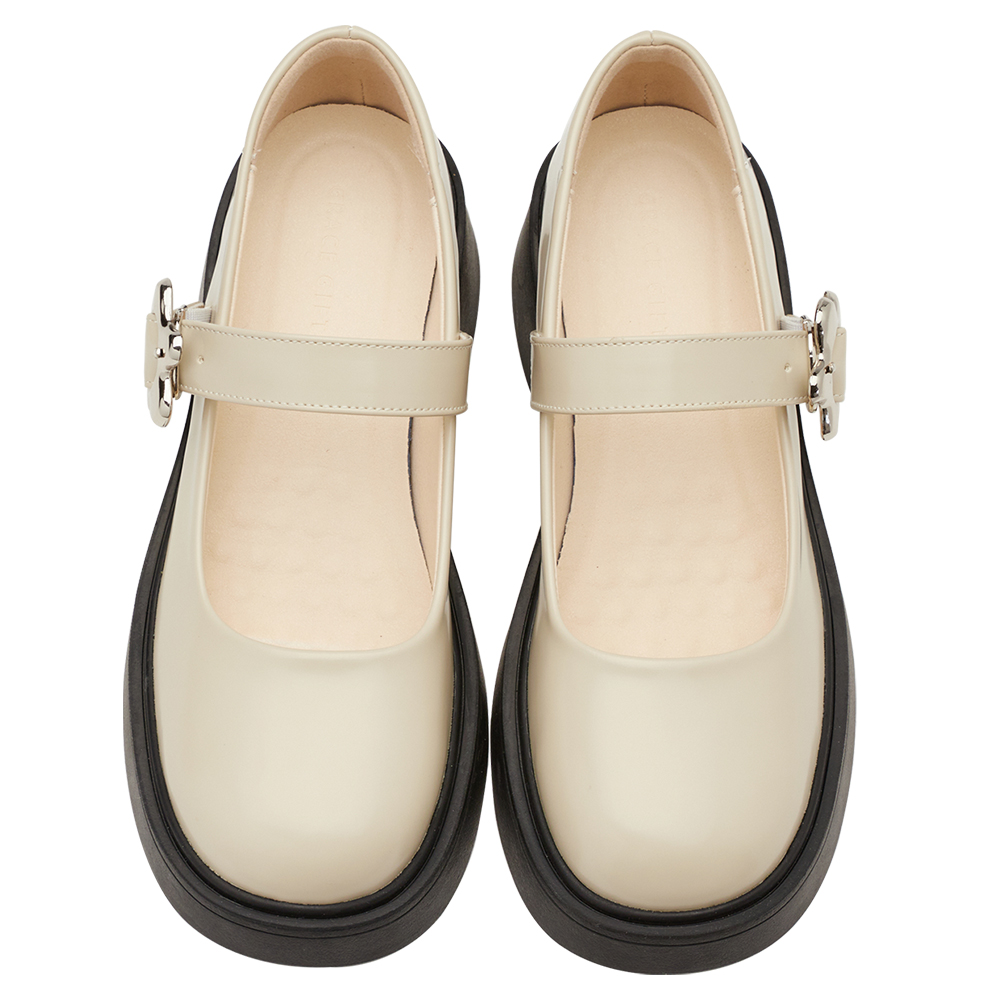 甜酷少女金屬小花扣輕量瑪莉珍鞋 米白