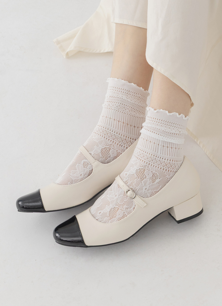 GraceGift平價女鞋 時尚秀場 圓頭 經典法式雙色小香風低跟瑪莉珍鞋   白身黑頭色