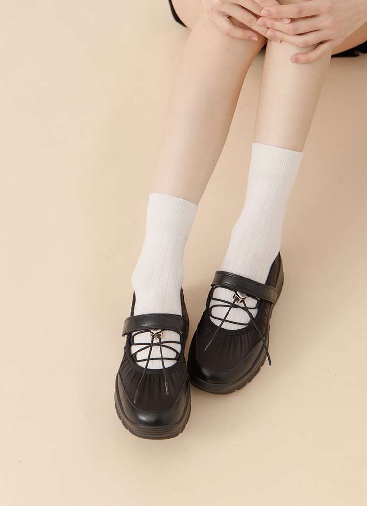 GraceGift平價女鞋 愛心 交叉繫繩 輕量厚底 芭蕾舞運動鞋 黑色