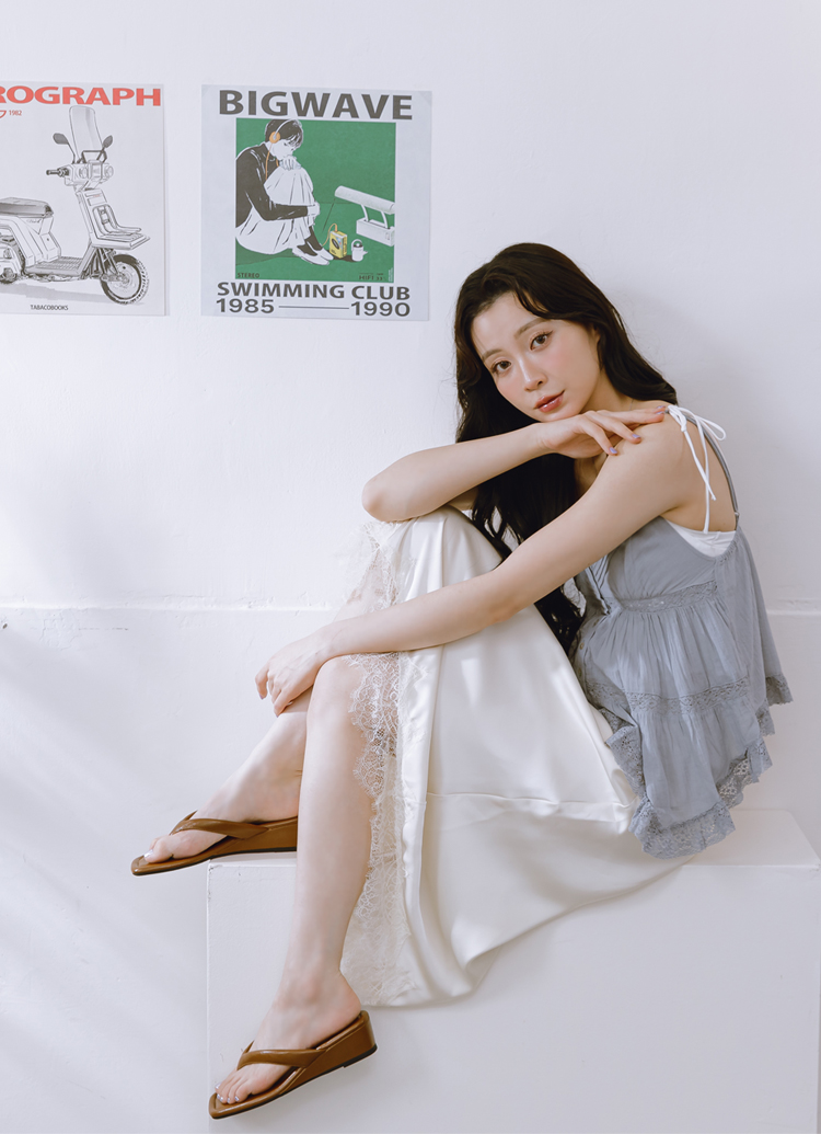 GraceGift 平價女鞋 時尚秀場 方頭 韓系慵懶人字中跟拖鞋 棕色