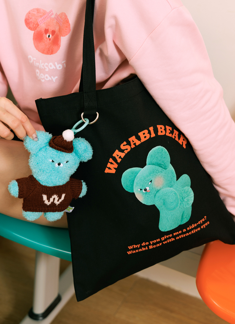 Grace Gift 平價女鞋 Wasabi Bear 聯名 芥末熊 印花帆布包 正紅色 實拍圖