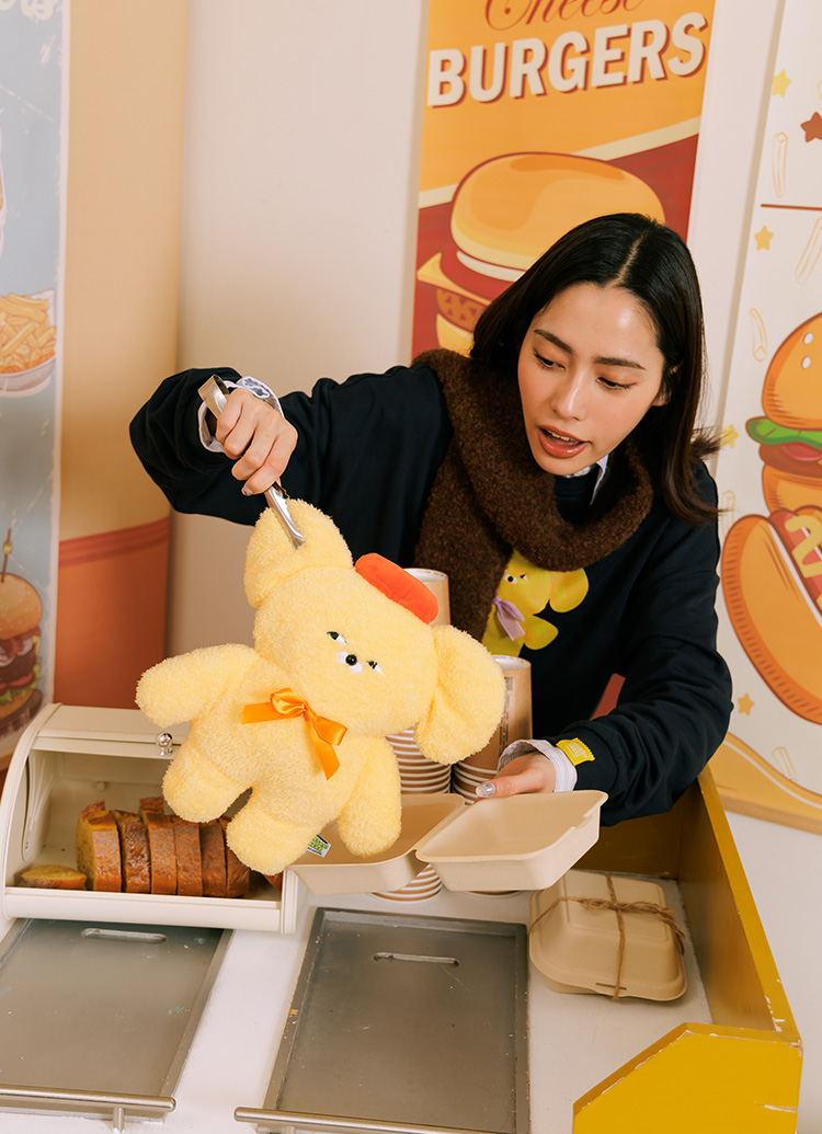 GraceGift Wasabi Bear聯名 黃芥末熊 療癒造型抱枕(30CM) 黃色 實拍圖