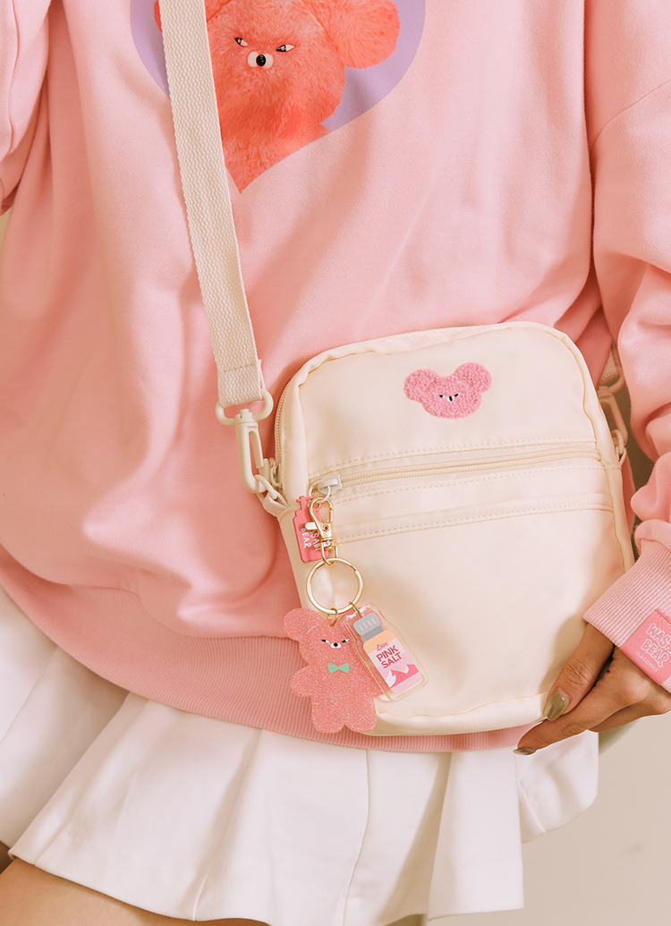 GraceGift Wasabi Bear聯名 粉芥末熊 熊雙層斜背尼龍隨身包 米白色 實拍圖