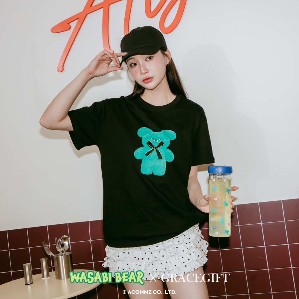 GraceGift Wasabi Bear聯名 芥末熊緞帶蝴蝶結短袖T恤 黑