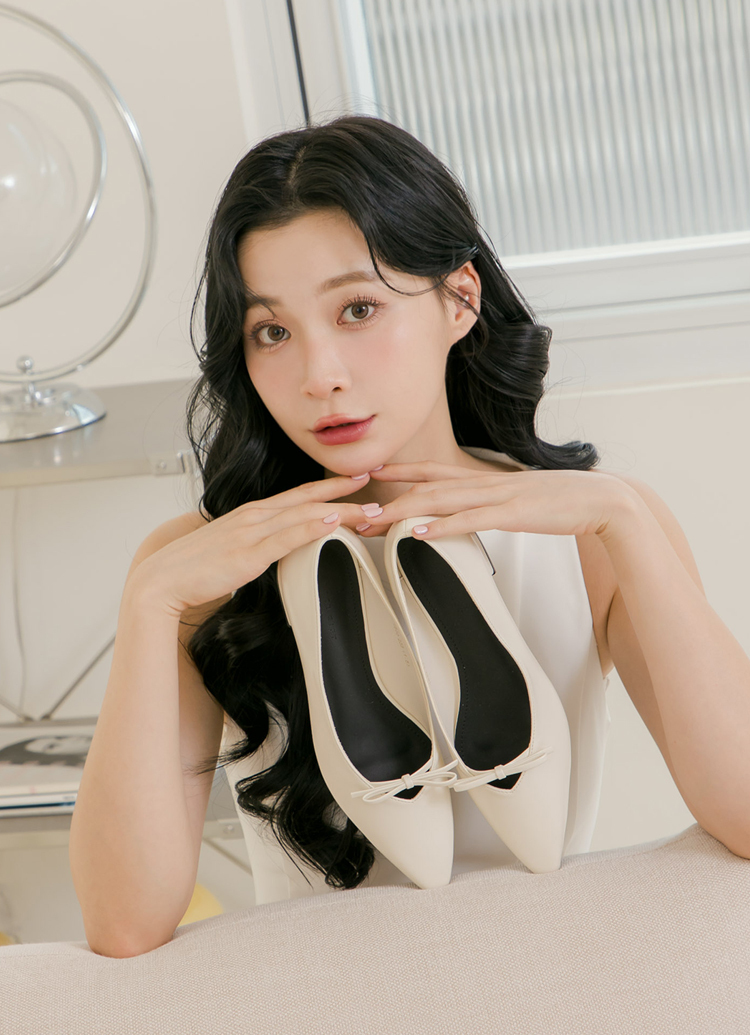 小步舞曲尖頭簍空蝴蝶結低跟鞋
