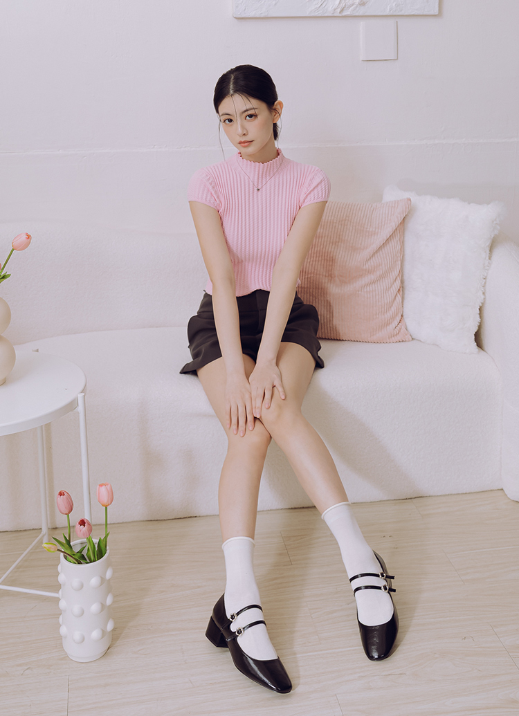 GraceGift平價女鞋 時尚秀場 方圓頭 瑪黑穿搭小花扣環雙帶中跟瑪莉珍鞋 黑色