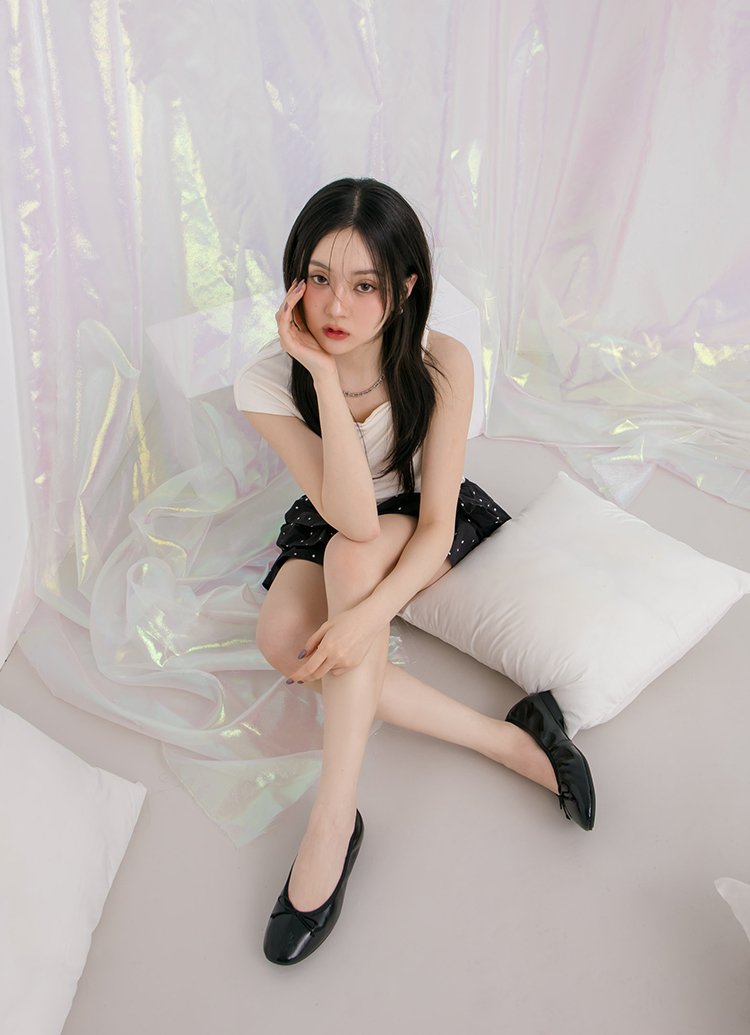 GraceGift平價女鞋 時尚秀場 圓頭 法式訂製全真皮鞋墊芭蕾平底娃娃鞋 黑漆色