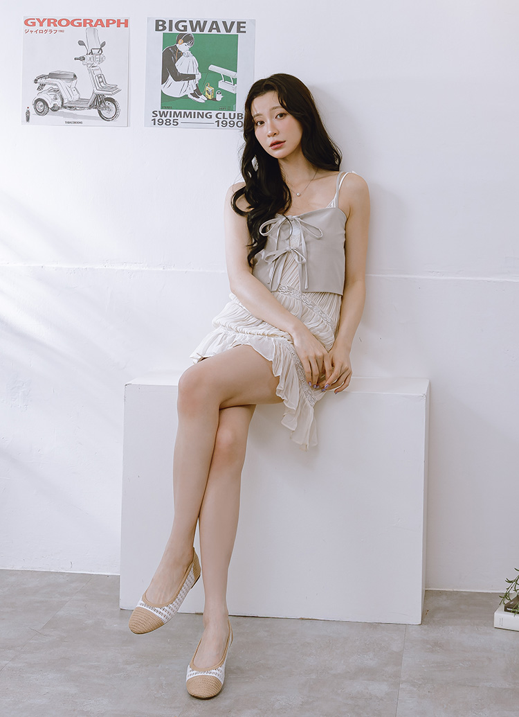 GraceGift 平價女鞋 時尚秀場 圓頭 法式輕透編織拼色平底娃娃鞋 米白色