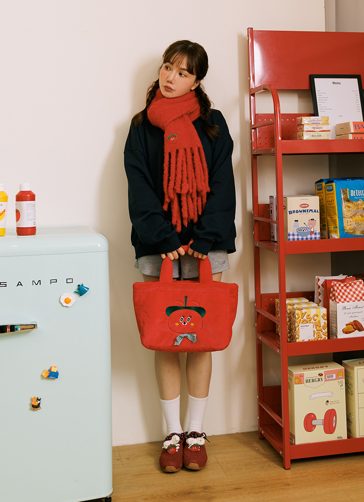 GraceGift Wasabi Bear聯名 辣椒醬熊 顆粒仿羊毛流蘇圍巾 正紅色 實拍圖