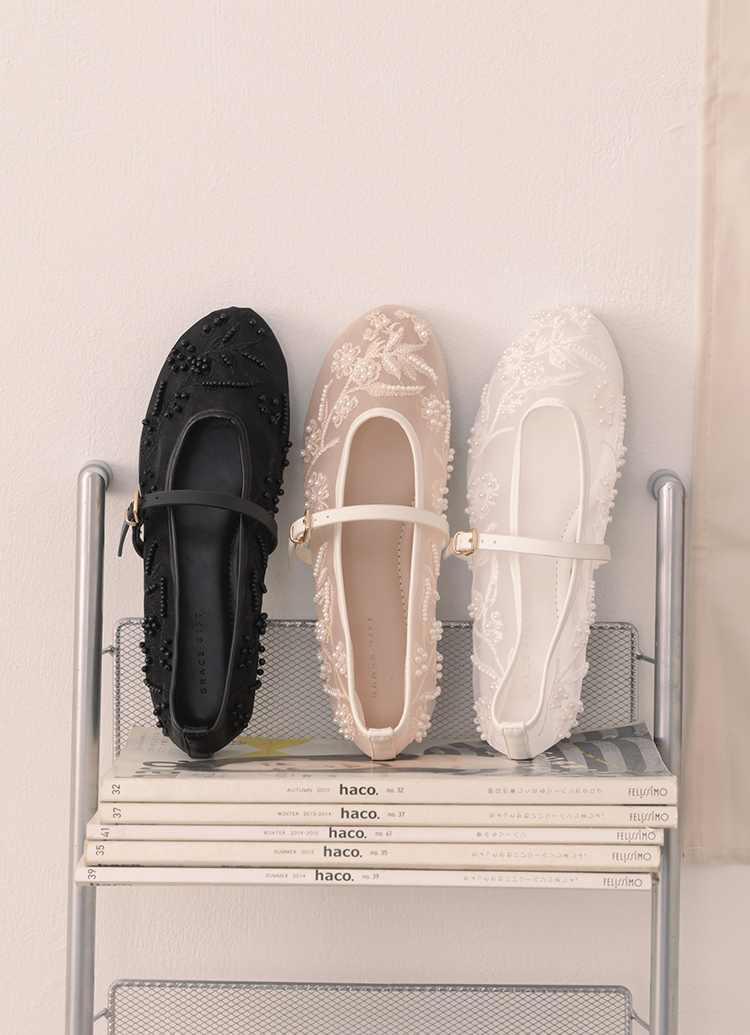 GraceGift平價女鞋 時尚秀場 圓頭 浪漫珍珠繡花網紗平底瑪莉珍鞋 白色