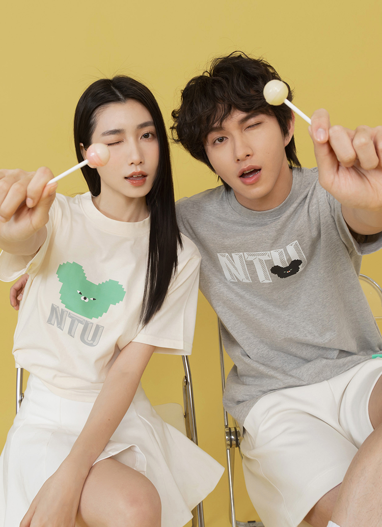 GraceGift Wasabi Bear聯名 Wasabi Bear芥末熊復古像素風印花短袖T恤 灰色