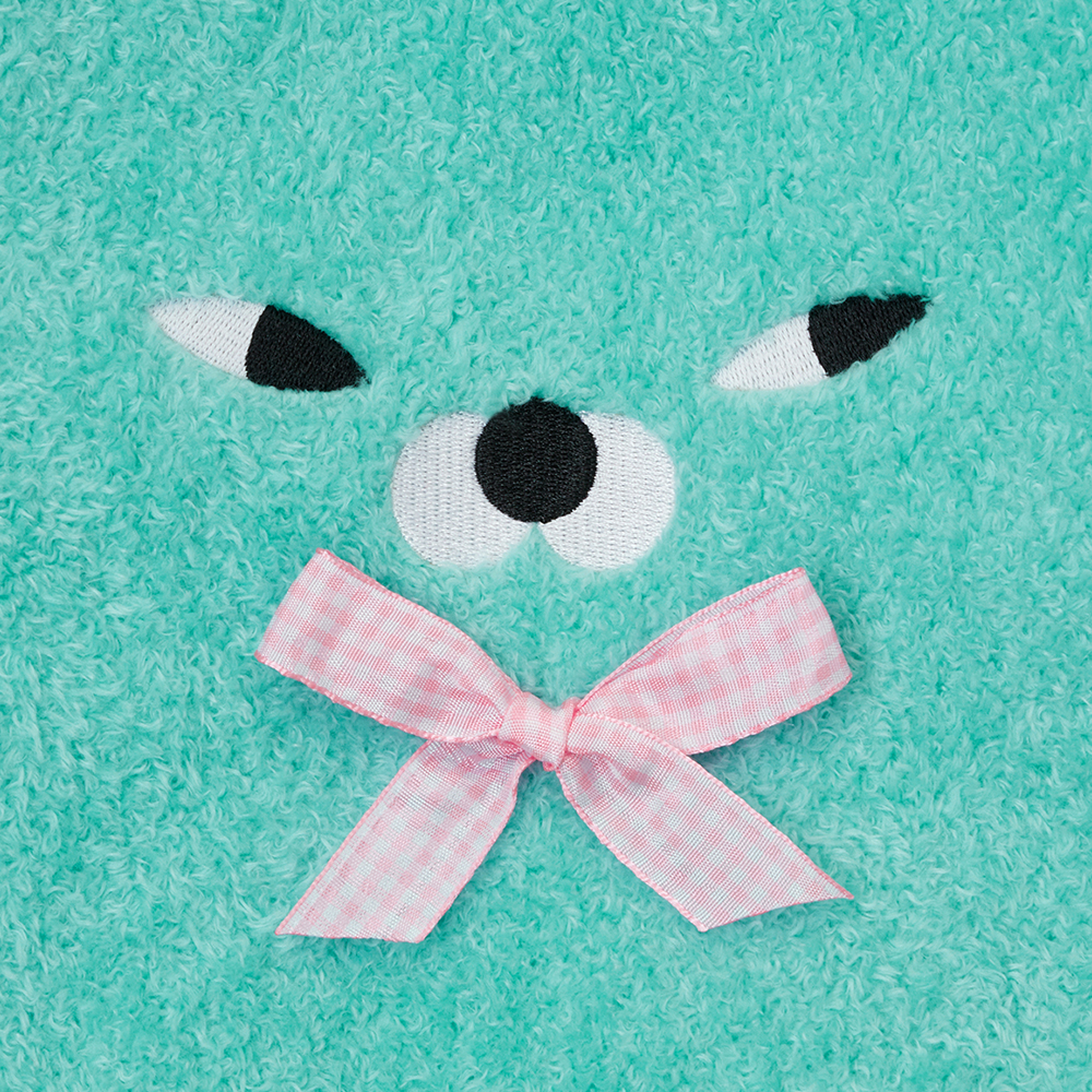 Grace Gift Wasabi Bear 聯名 芥末熊 絨毛蝴蝶結手提袋 藍綠色 可愛提袋 實拍圖