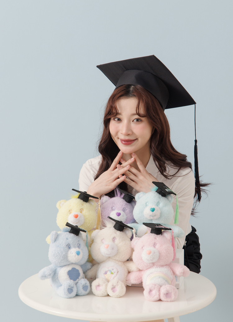 GraceGift CareBears聯名 幽默小熊 NTU畢業祝福小熊吊飾禮盒 附贈手機墊片 黃