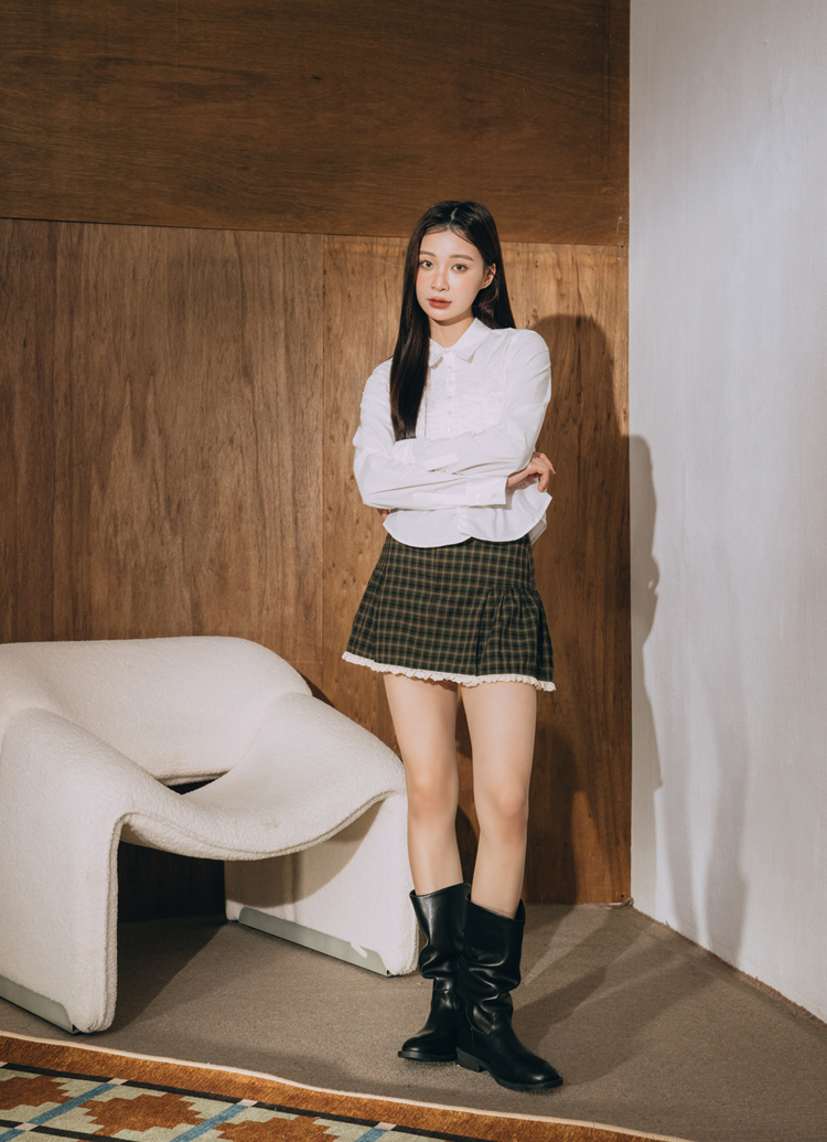 Grace Gift 平價女鞋 美腿神器 小V口堆堆中筒海盜靴 黑色 實拍圖