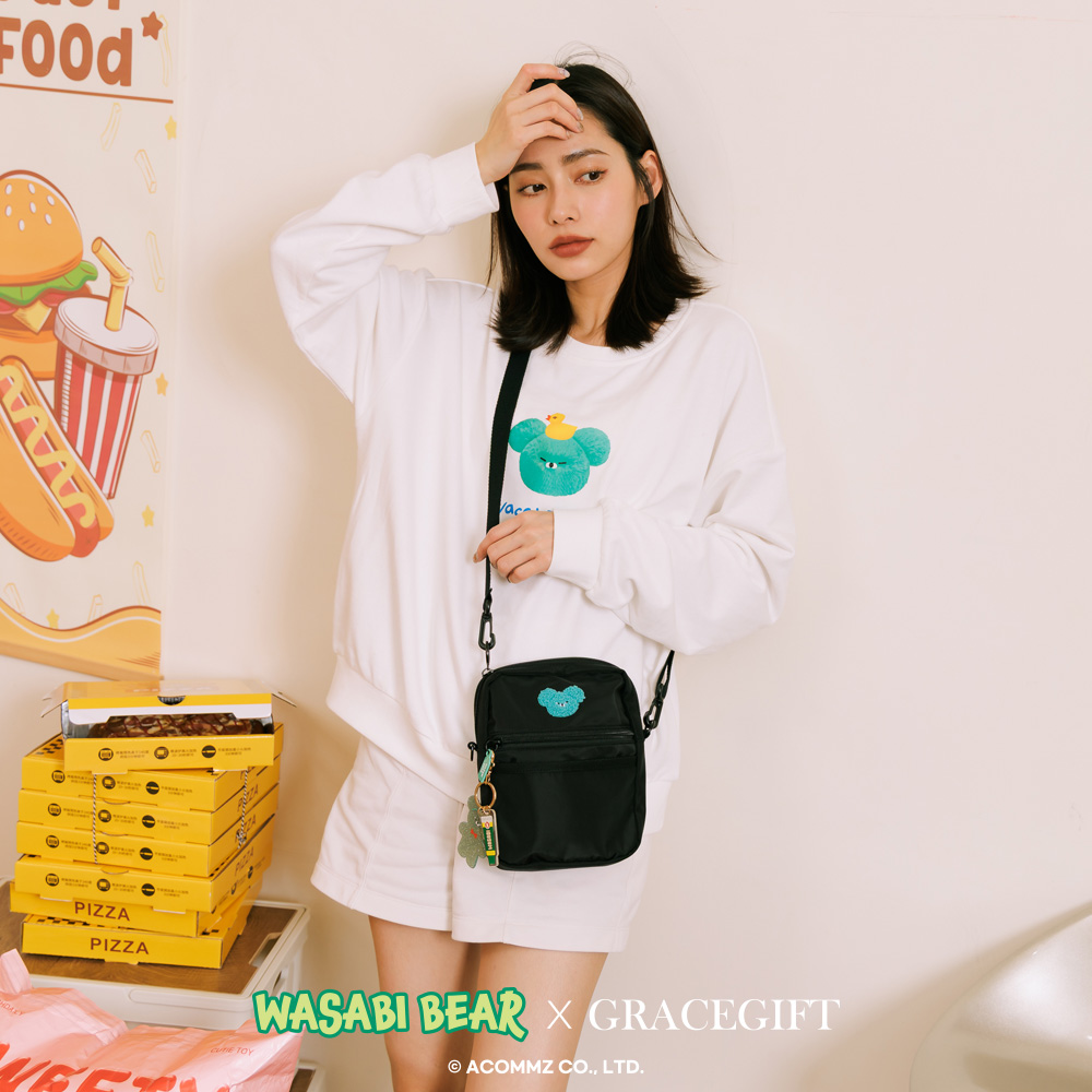 GraceGift Wasabi Bear聯名 芥末熊 小頭字母印花大學T 白色 實拍圖