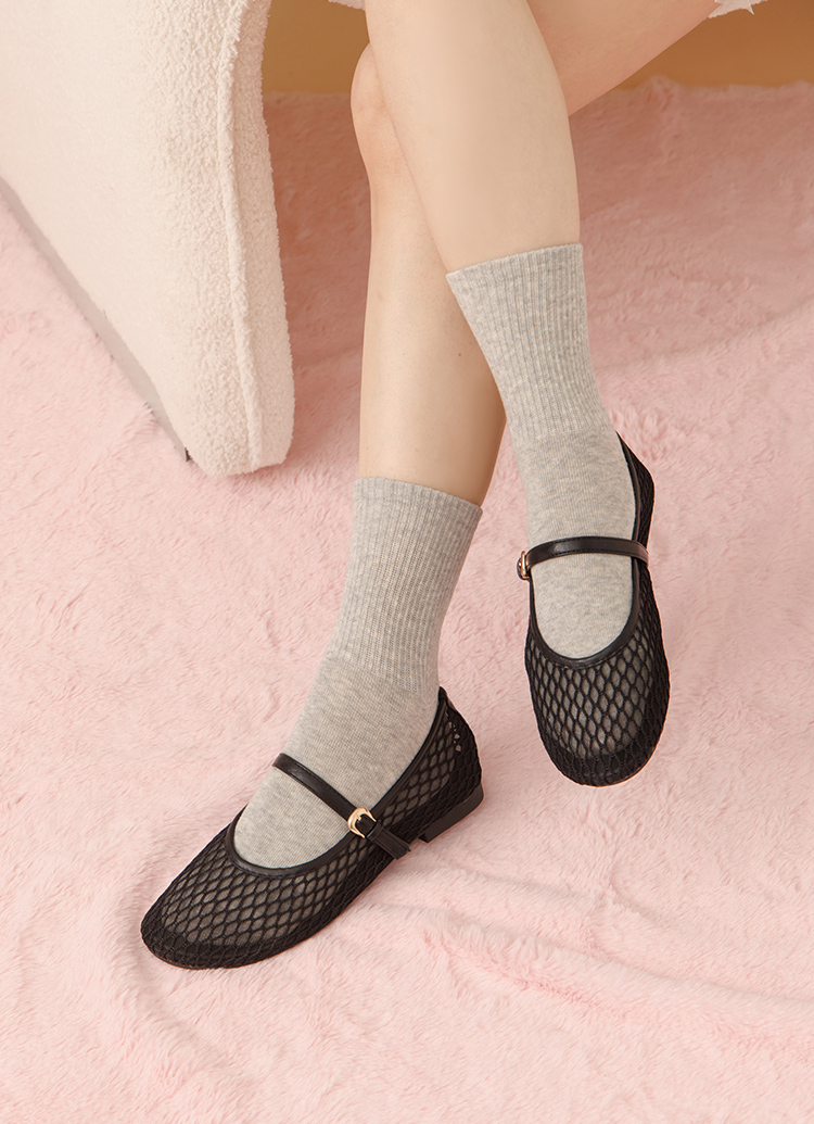 GraceGift平價女鞋 名人時尚 透膚網面 平底瑪莉珍鞋 黑色