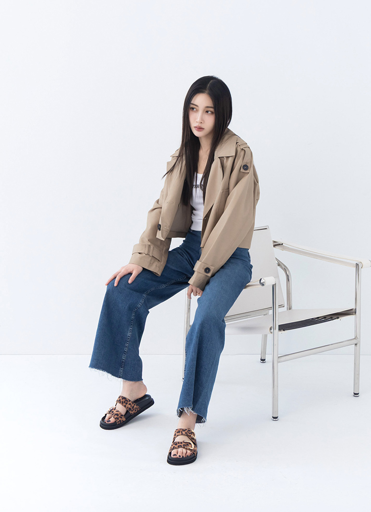GraceGift平價女鞋 時尚秀場 日光奶茶復古金屬扣雙帶拖鞋 小豹紋