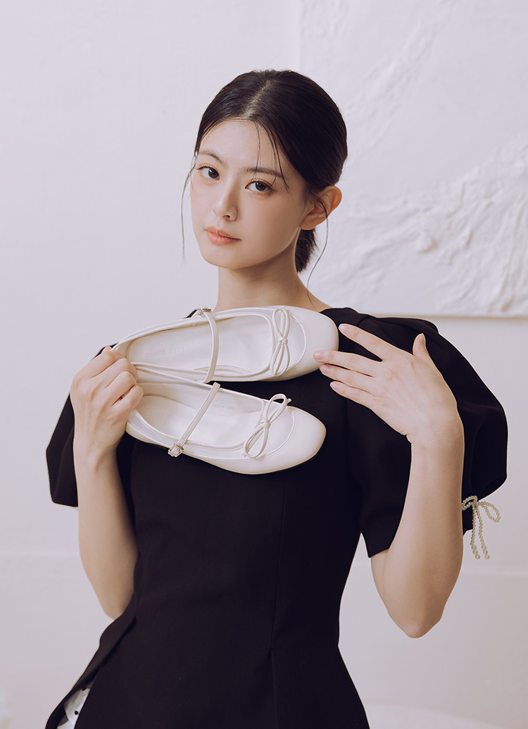 GraceGift平價女鞋 時尚秀場 方圓頭 復古芭比網紗拼接芭蕾平底瑪莉珍鞋  米白色