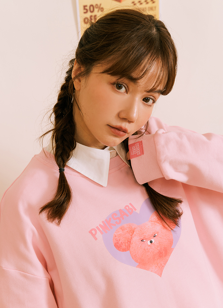 GraceGift Wasabi Bear聯名 迎新時尚好運組  大學T 壓克力鑰使圈 實拍圖