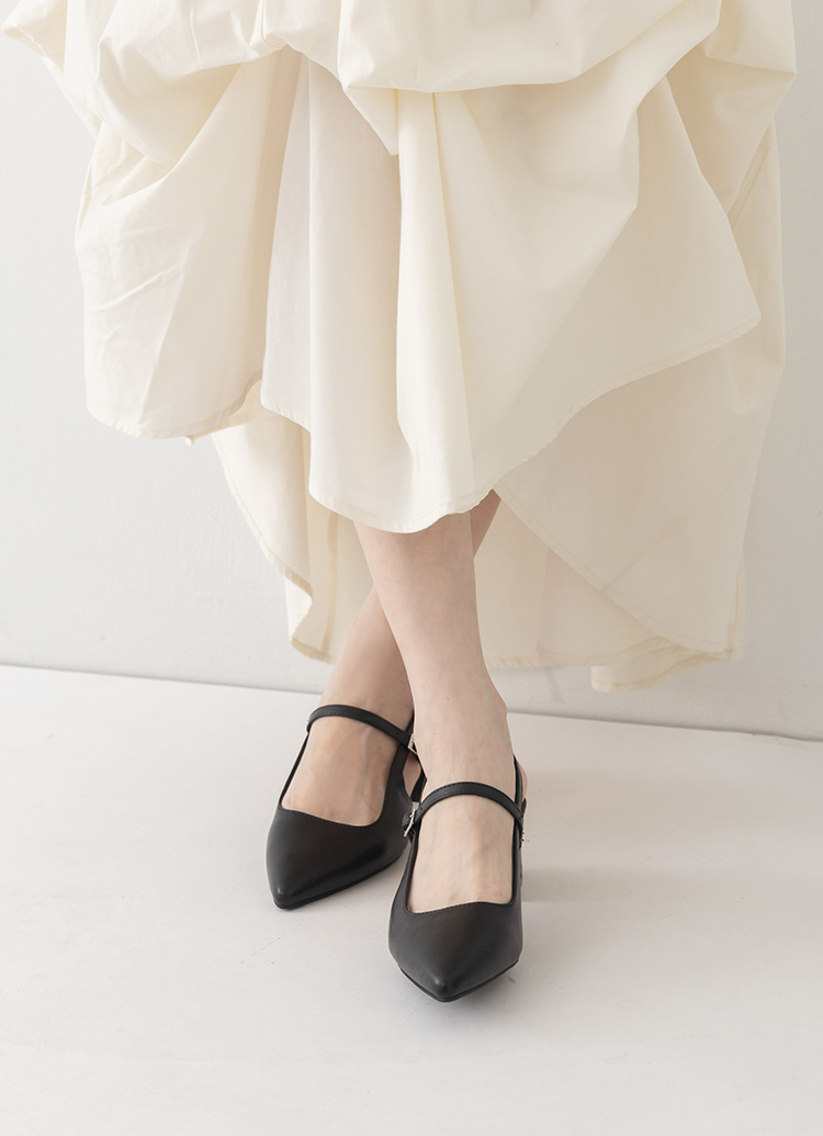 GraceGift平價女鞋 時尚秀場 尖頭  韓系尖頭通勤百搭後空低跟鞋 黑色