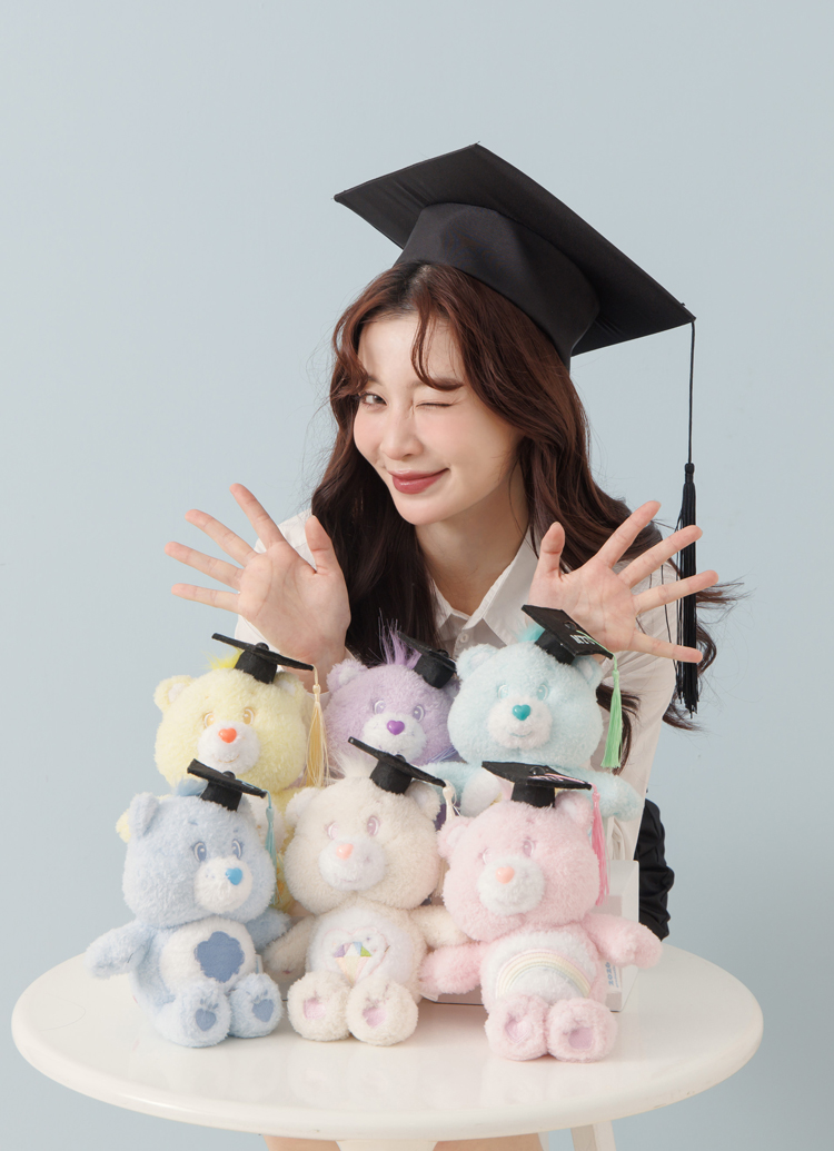 GraceGift CareBears聯名 牢騷小熊 NTU畢業祝福小熊吊飾禮盒 附贈手機墊片 藍