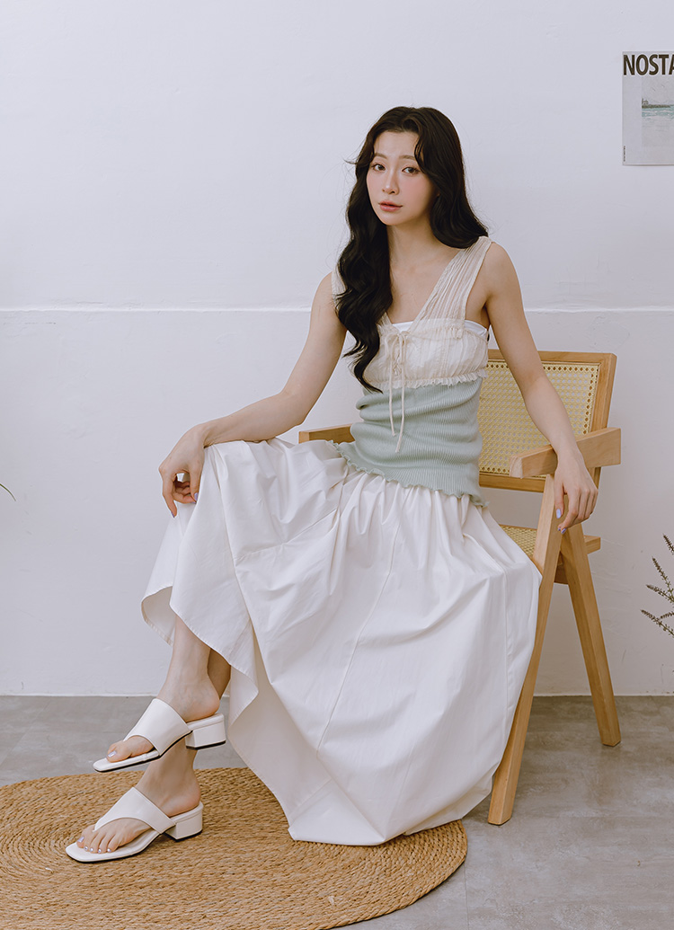 GraceGift 平價女鞋 時尚秀場 方頭 極簡美學柔感人字中跟拖鞋 米白色