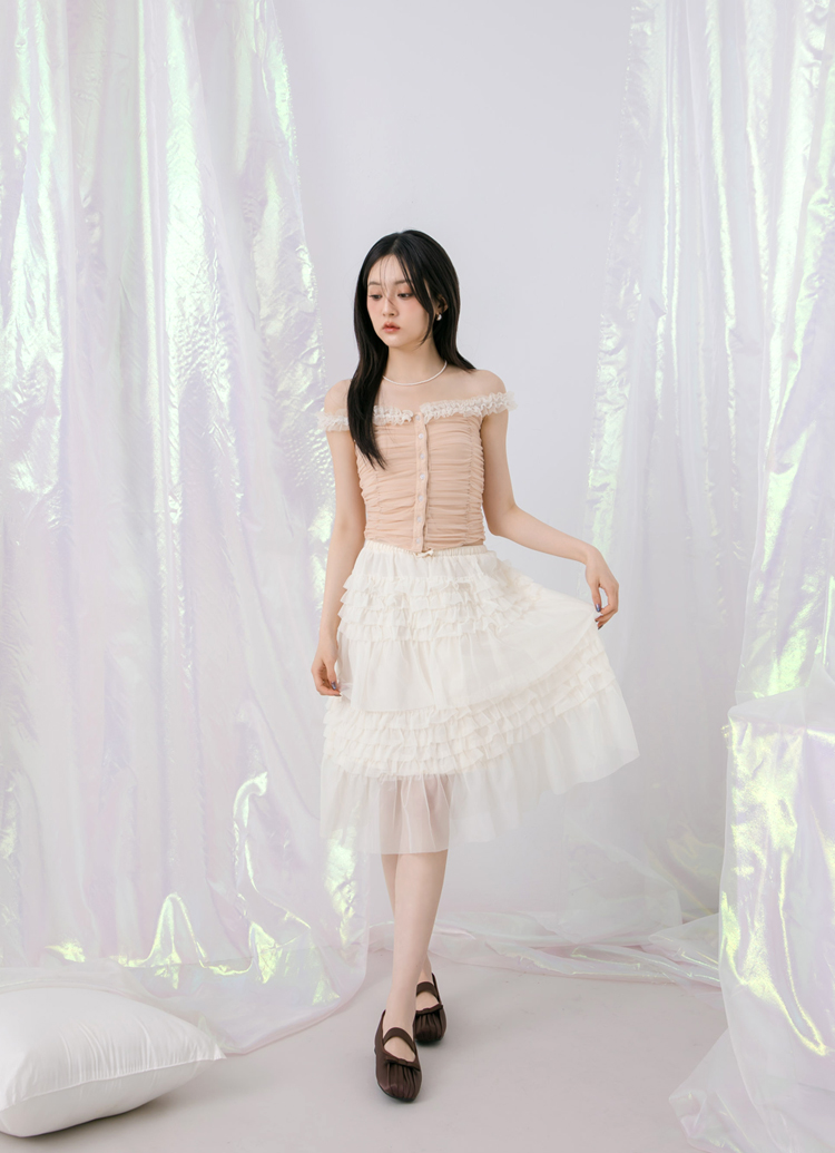 GraceGift平價女鞋 時尚秀場 方頭 法式芭蕾精緻抓皺方頭緞面平底瑪莉珍鞋 咖色