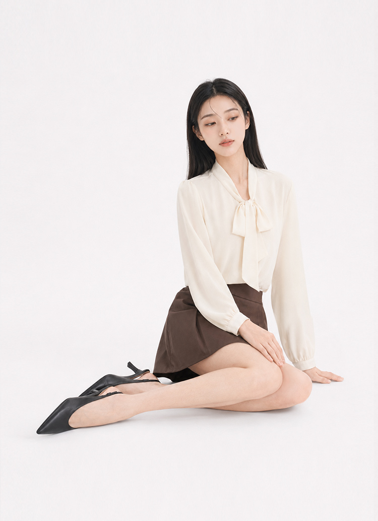 GraceGift平價女鞋 時尚秀場 尖頭 俐落經典尖頭後空細跟鞋 黑色