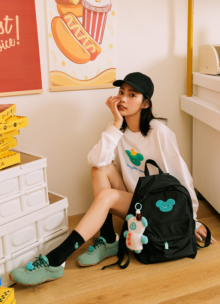 GraceGift Wasabi Bear聯名 芥末熊 吊牌輕便尼龍後背包 黑色 實拍圖