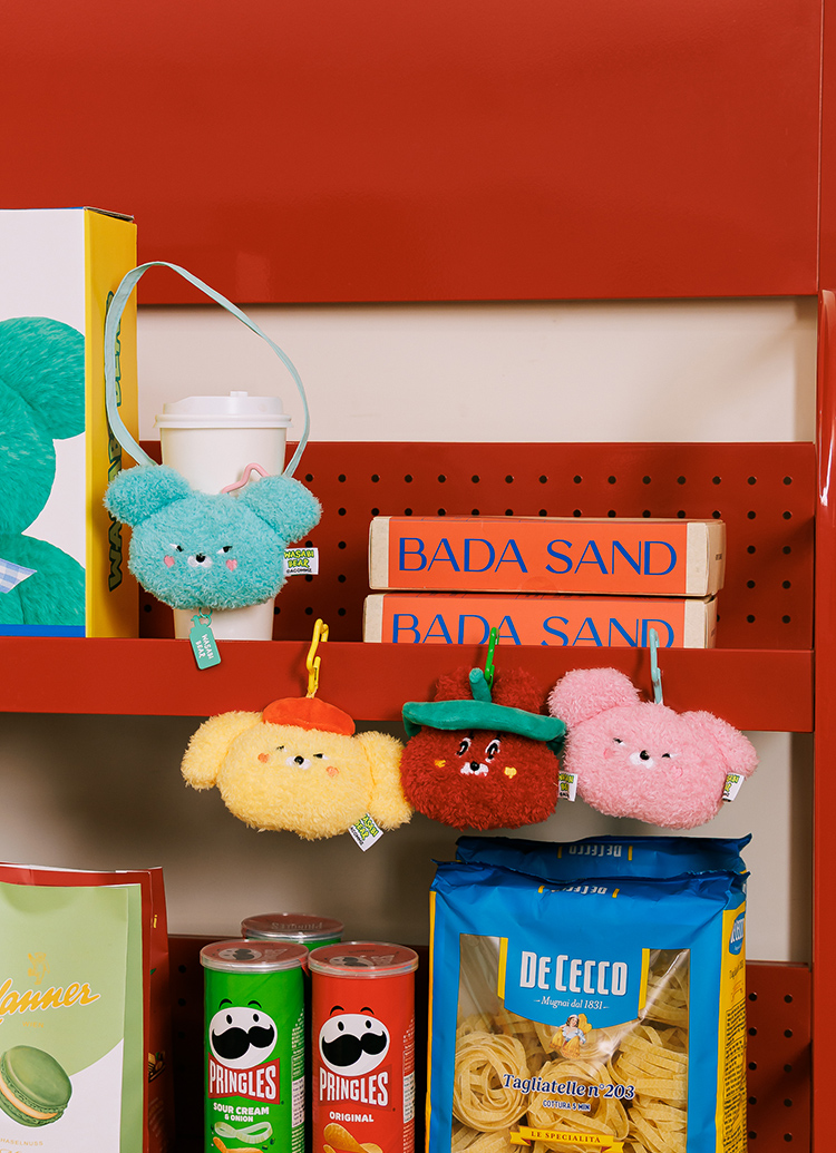 GraceGift Wasabi Bear聯名 辣椒醬熊 絨毛星星吊飾飲料提袋 隨行包 正紅色