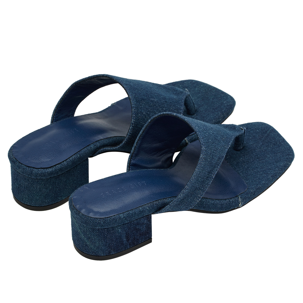 GraceGift 平價女鞋 時尚秀場 方頭 極簡美學柔感人字中跟拖鞋 牛仔