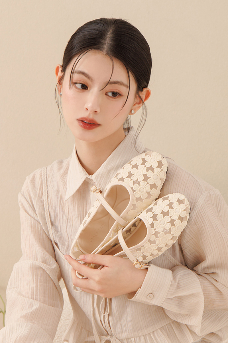 法式少女蕾絲花朵透膚平底瑪莉珍鞋