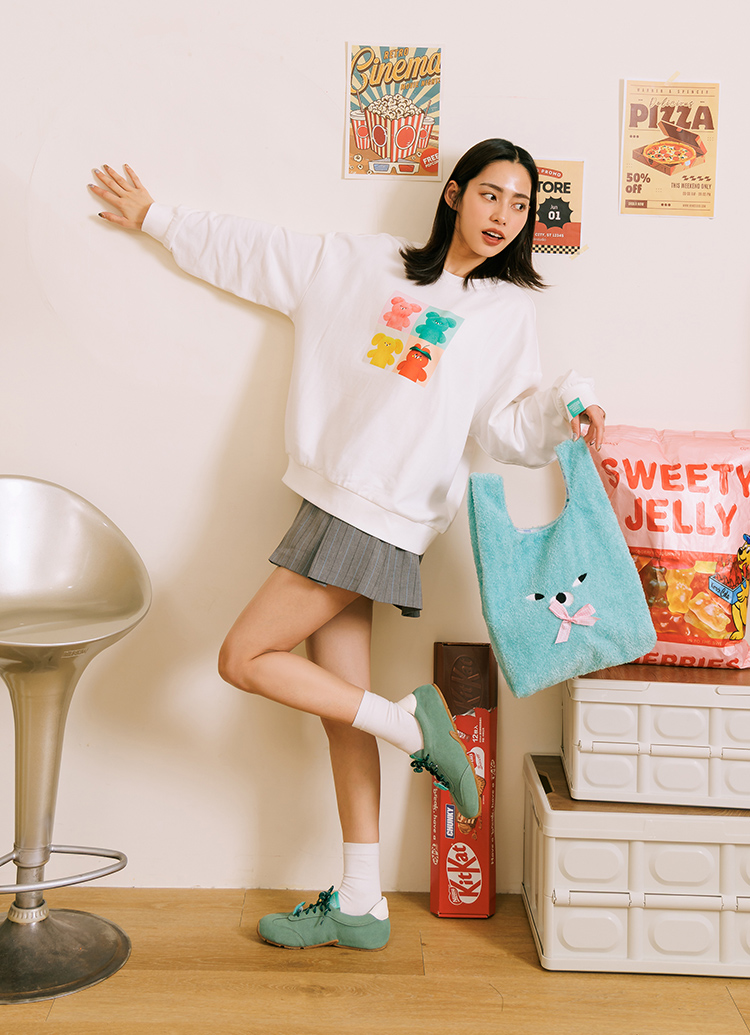 GraceGift Wasabi Bear聯名 醬友集合 拼貼印花大學T 白色 實拍圖