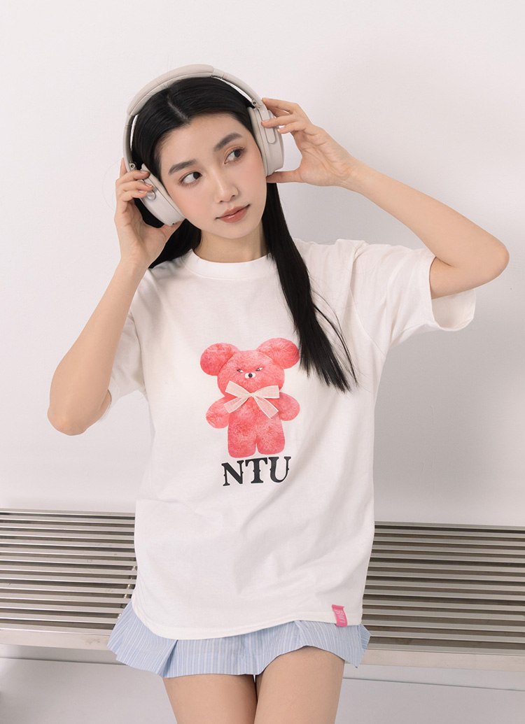 GraceGift Wasabi Bear聯名 Wasabi Bear X NTU粉芥末熊蝴蝶結印花情侶短袖T恤 粉色