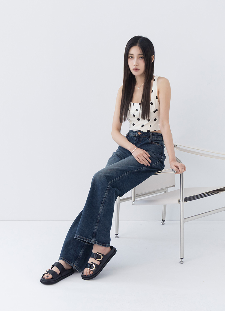 GraceGift平價女鞋 時尚秀場 日光奶茶復古金屬扣雙帶拖鞋 黑色