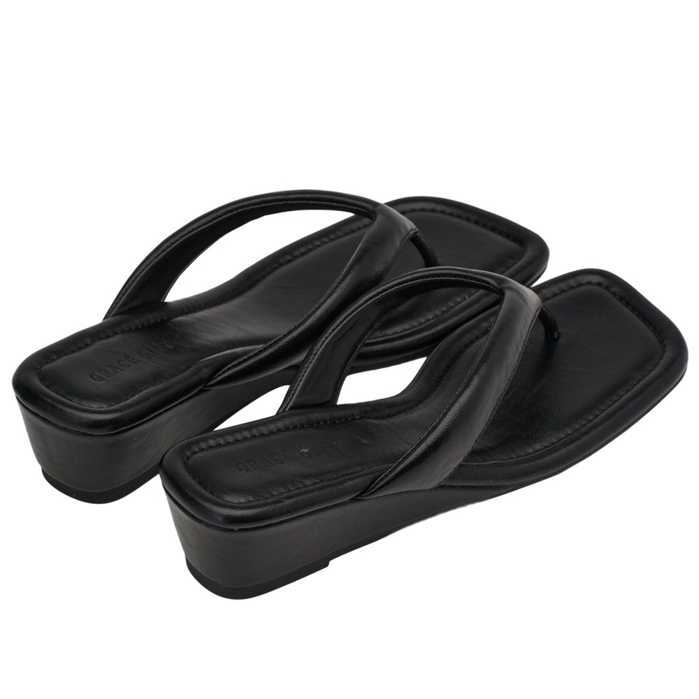 GraceGift 平價女鞋 時尚秀場 方頭 韓系慵懶人字中跟拖鞋 黑色