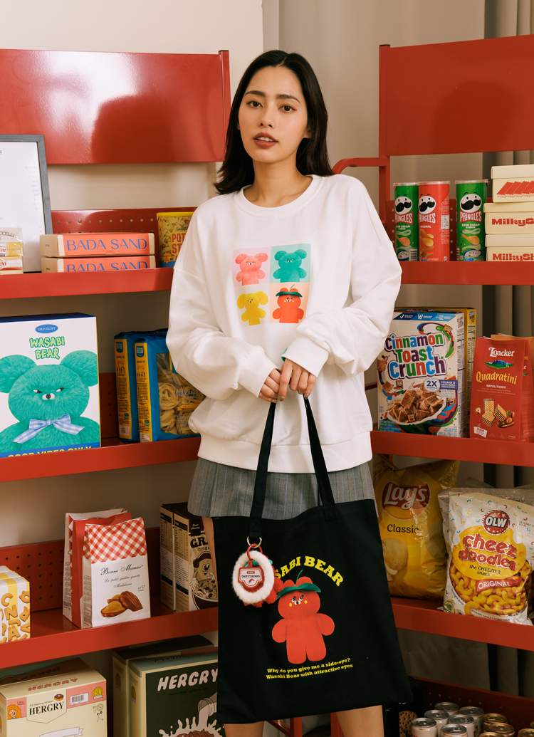 Grace Gift 平價女鞋 Wasabi Bear 聯名 辣椒醬熊 印花帆布包 正紅色 實拍圖