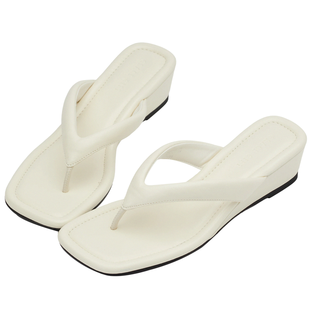 GraceGift 平價女鞋 時尚秀場 方頭 韓系慵懶人字中跟拖鞋 米白色