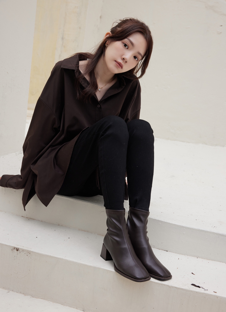 Grace Gift 平價女鞋 韓系素面 車線方跟短靴 深咖色 實拍圖