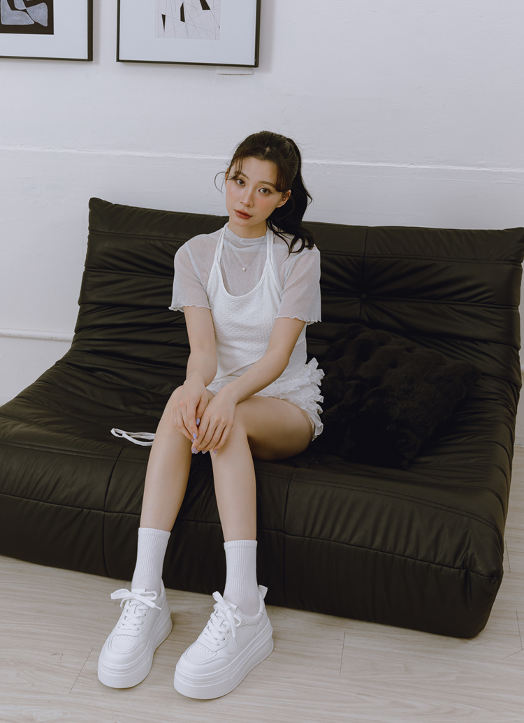 GraceGift 平價女鞋 時尚秀場 圓頭  零負重輕量級厚底休閒小白鞋  白色