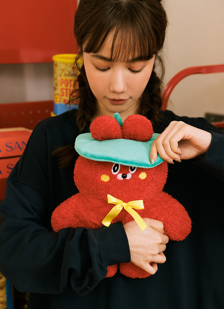 GraceGift Wasabi Bear聯名 辣椒醬熊 療癒造型抱枕(30CM) 紅色 實拍圖