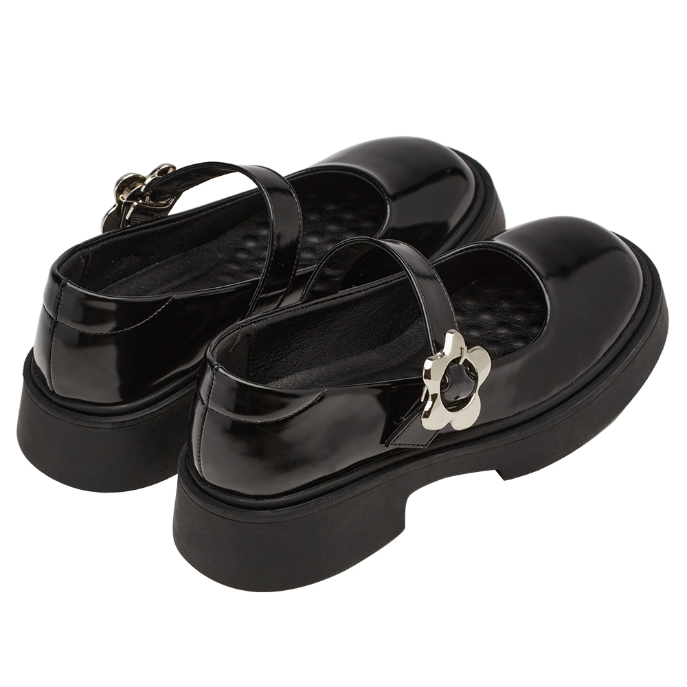 甜酷少女金屬小花扣輕量瑪莉珍鞋 黑漆