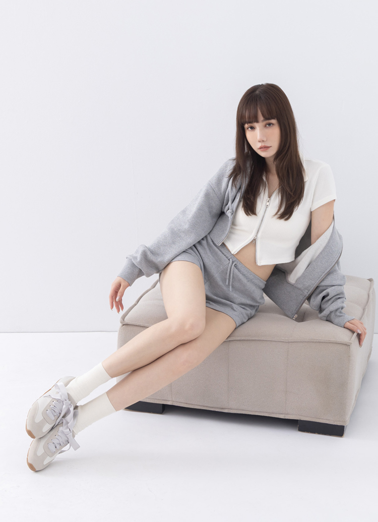 GraceGift平價女鞋 時尚秀場 圓頭 芭蕾步調復古拼接薄底德訓鞋 杏色